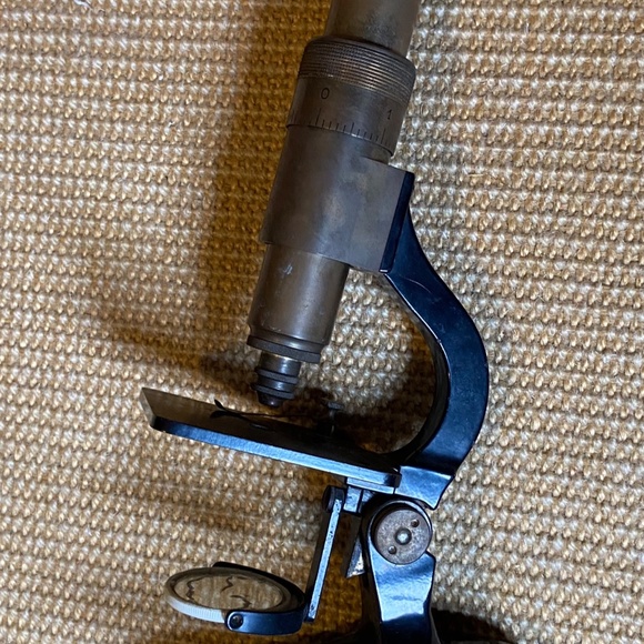 ✳️ Vintage German Brass Microscope | Period Movie Prop - Picture 3 of 5